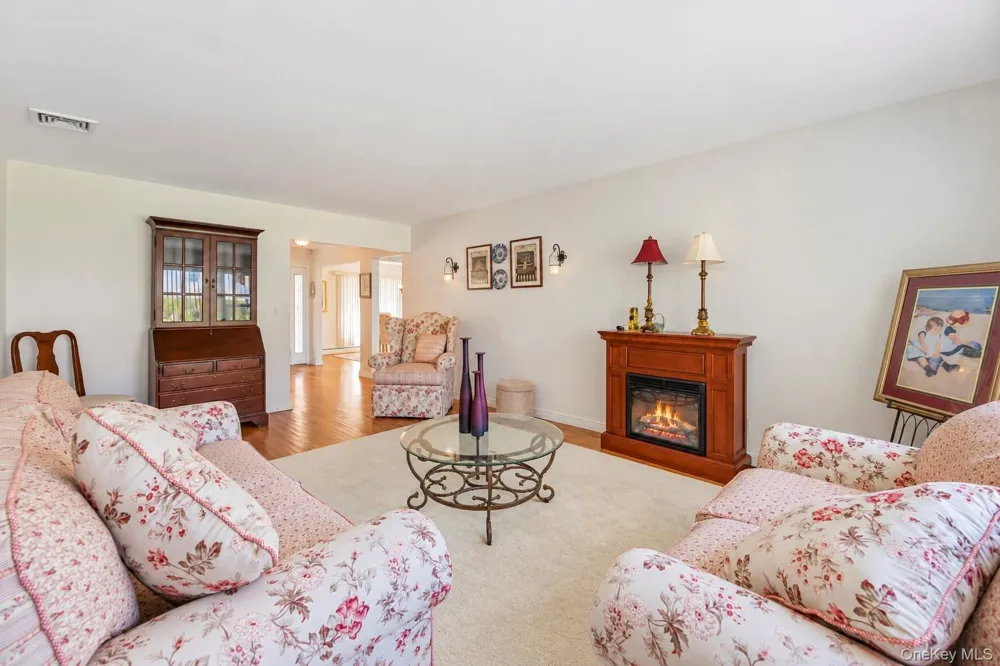 3 Barnsley Crescent Mount Sinai, NY 11766