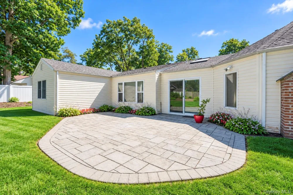 3 Barnsley Crescent Mount Sinai, NY 11766