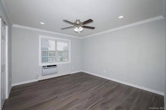 55 Fifth Avenue #4 Bay Shore, NY 11706