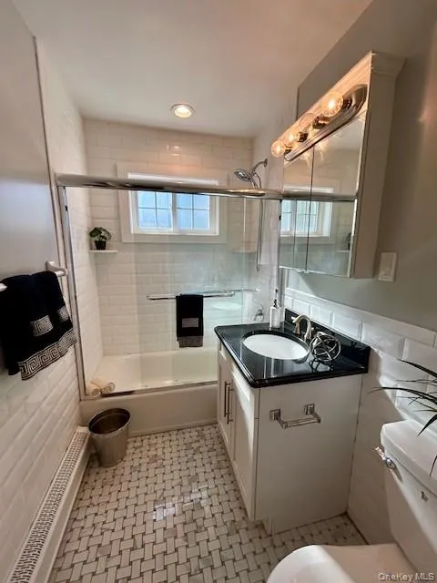 11 South Saxon Avenue #7F Bay Shore, NY 11706