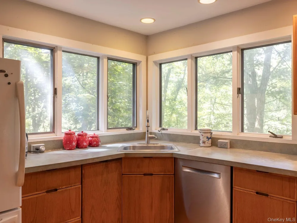9 Watch Hill Road New Paltz, NY 12561