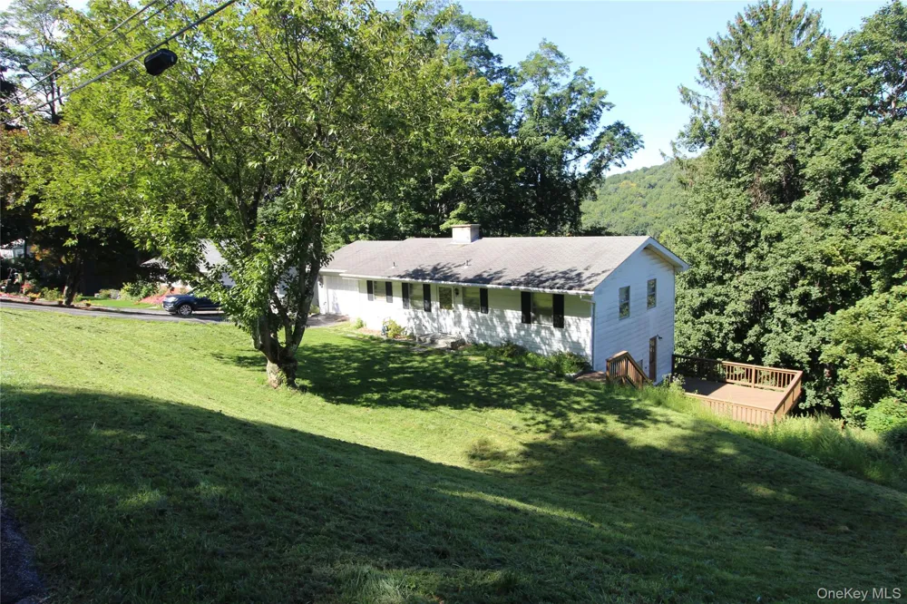 661 Warren Avenue Thornwood, NY 10594