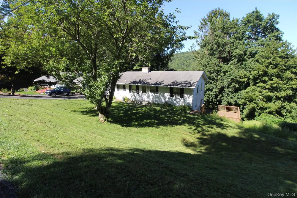 661 Warren Avenue Thornwood, NY 10594