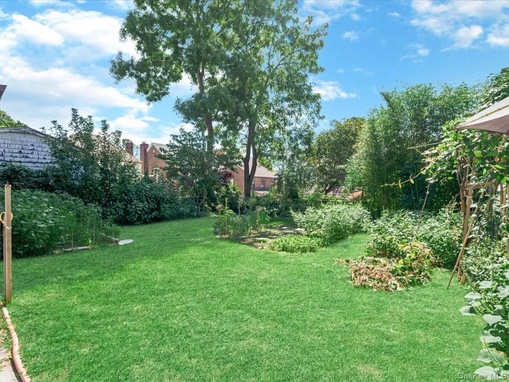 3533 171st Street Flushing, NY 11358