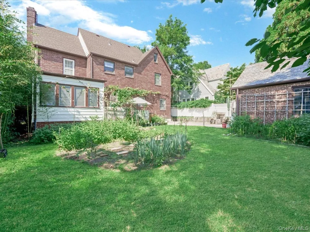 3533 171st Street Flushing, NY 11358