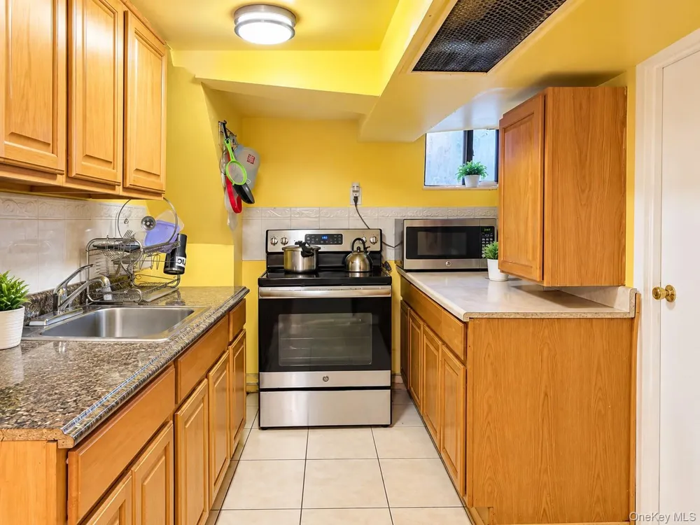 732 E 223rd Street Bronx, NY 10466