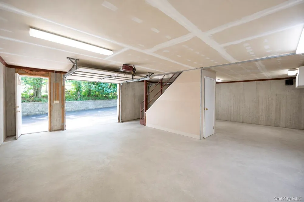 117 Hallock Road Lake Grove, NY 11755