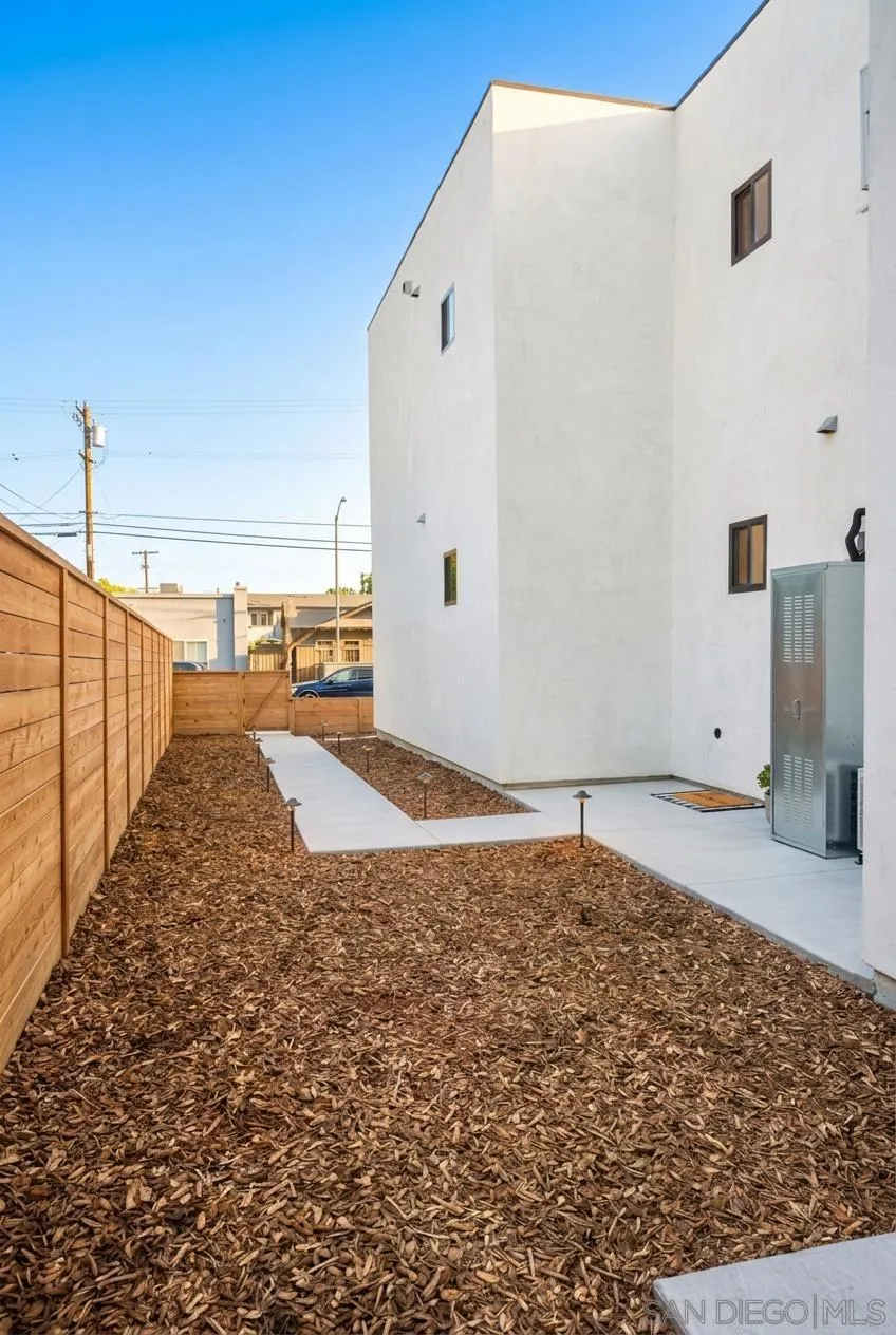 4911 Glen La Mesa, CA 91941