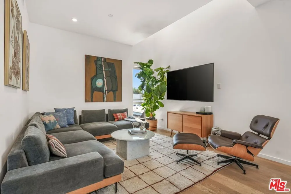 3724 Vinton Avenue Los Angeles, CA 90034