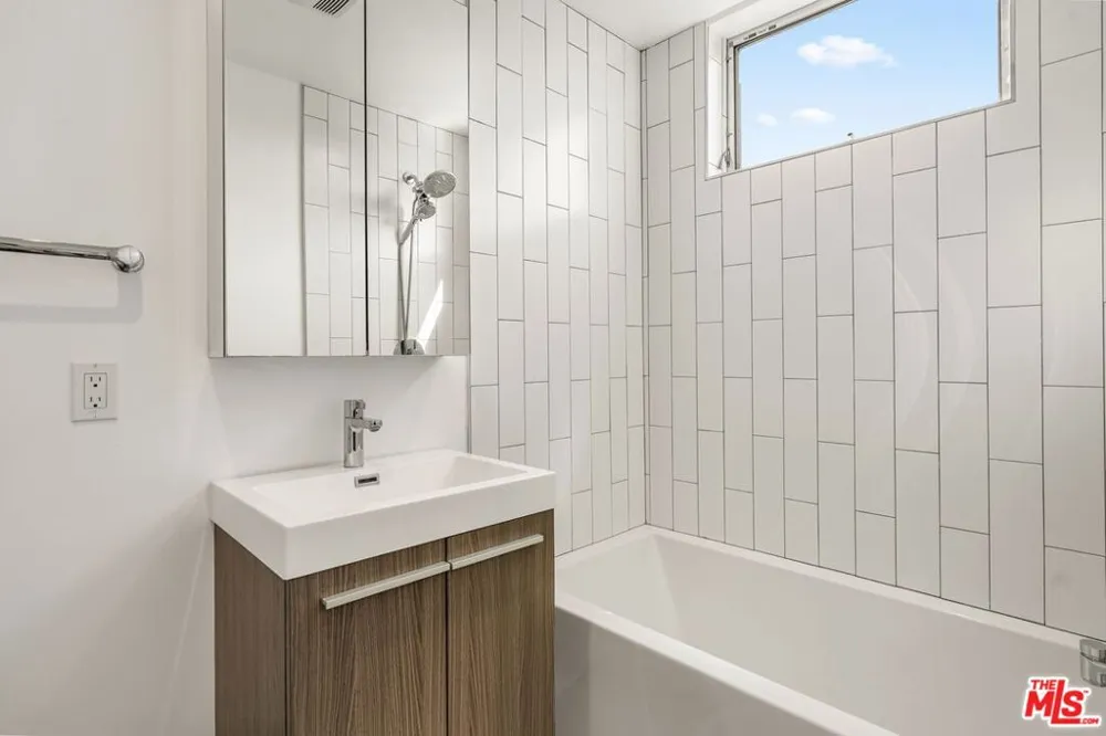 3724 Vinton Avenue Los Angeles, CA 90034