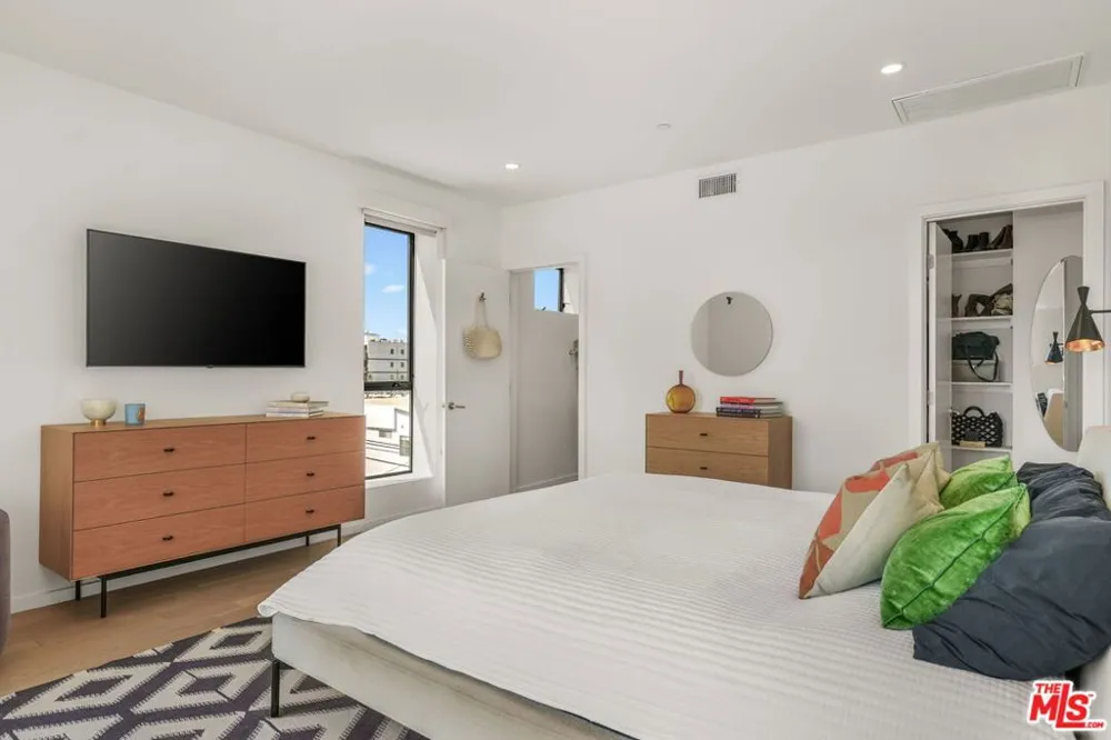 3724 Vinton Avenue Los Angeles, CA 90034