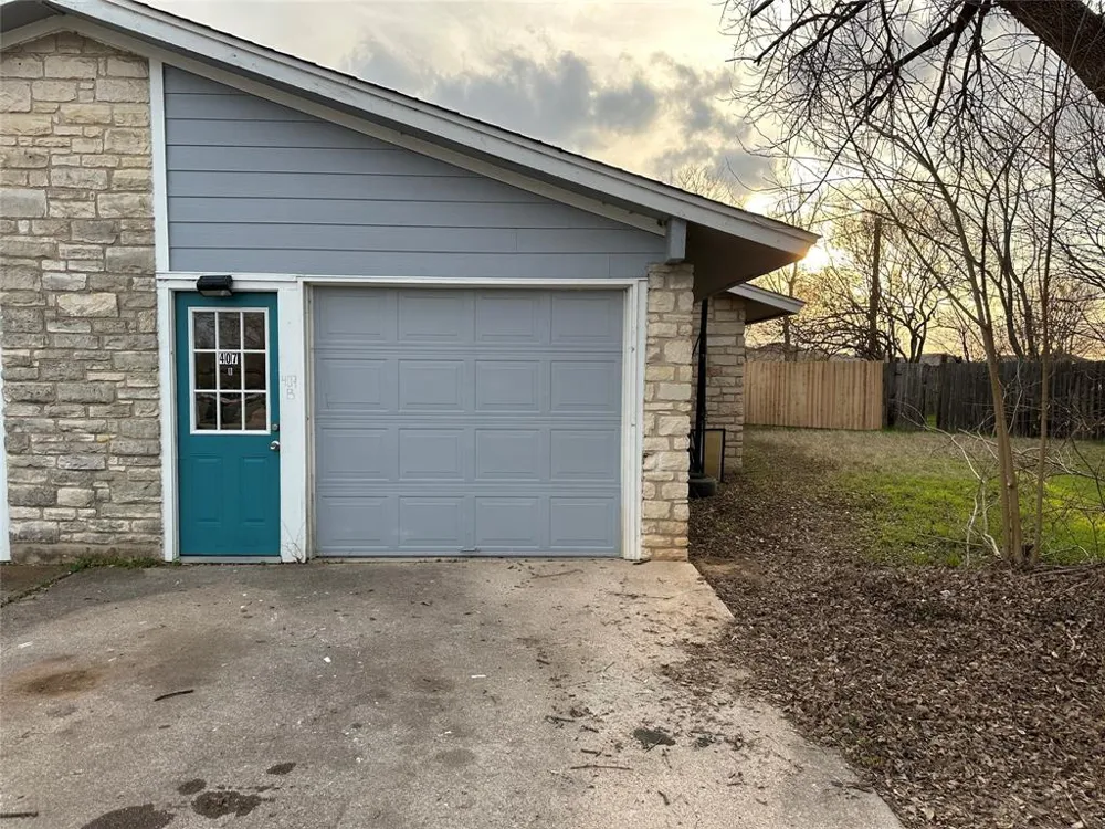 407 Vista West Court #B Bastrop, TX 78602