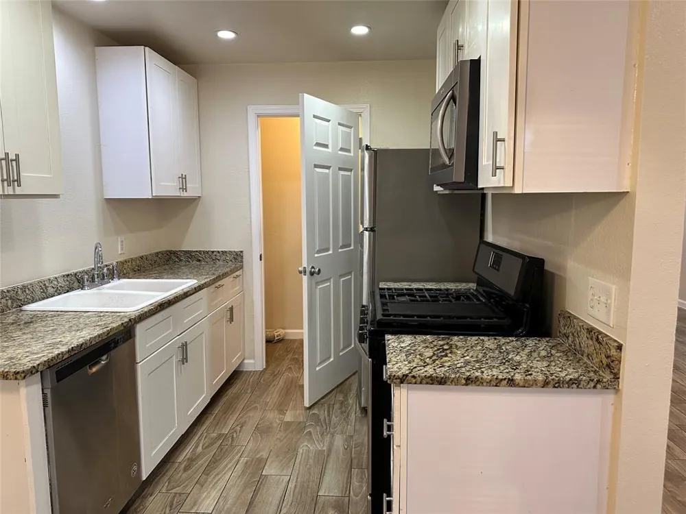 407 Vista West Court #B Bastrop, TX 78602