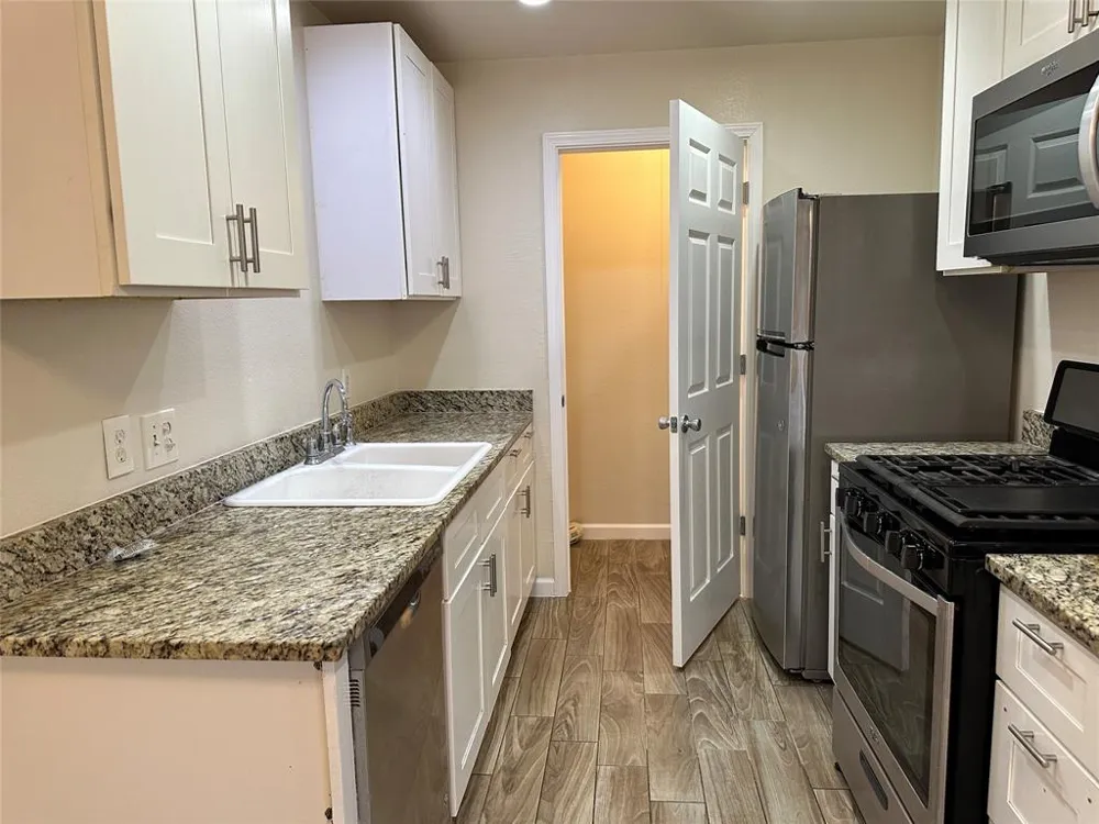 407 Vista West Court #B Bastrop, TX 78602