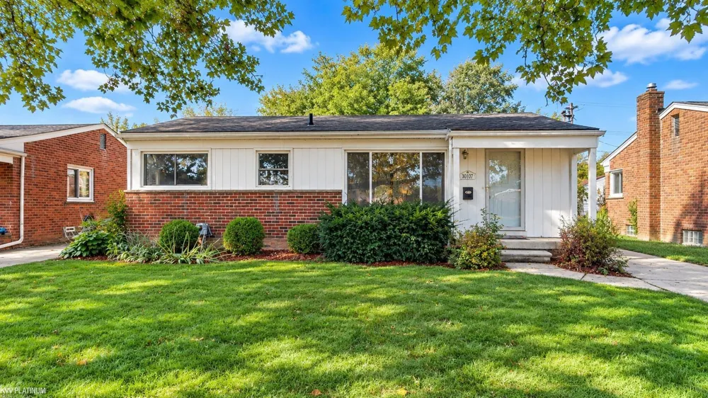 30107 Rosebriar Street St Clair Shores City, MI 48082