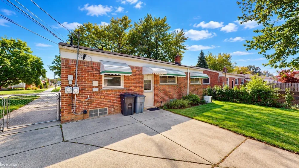 30107 Rosebriar Street St Clair Shores City, MI 48082