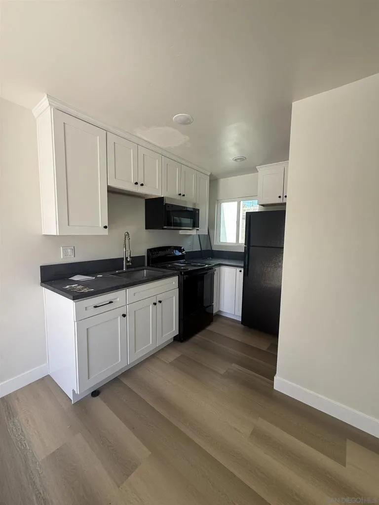 4911 Glen #1/2 La Mesa, CA 91941
