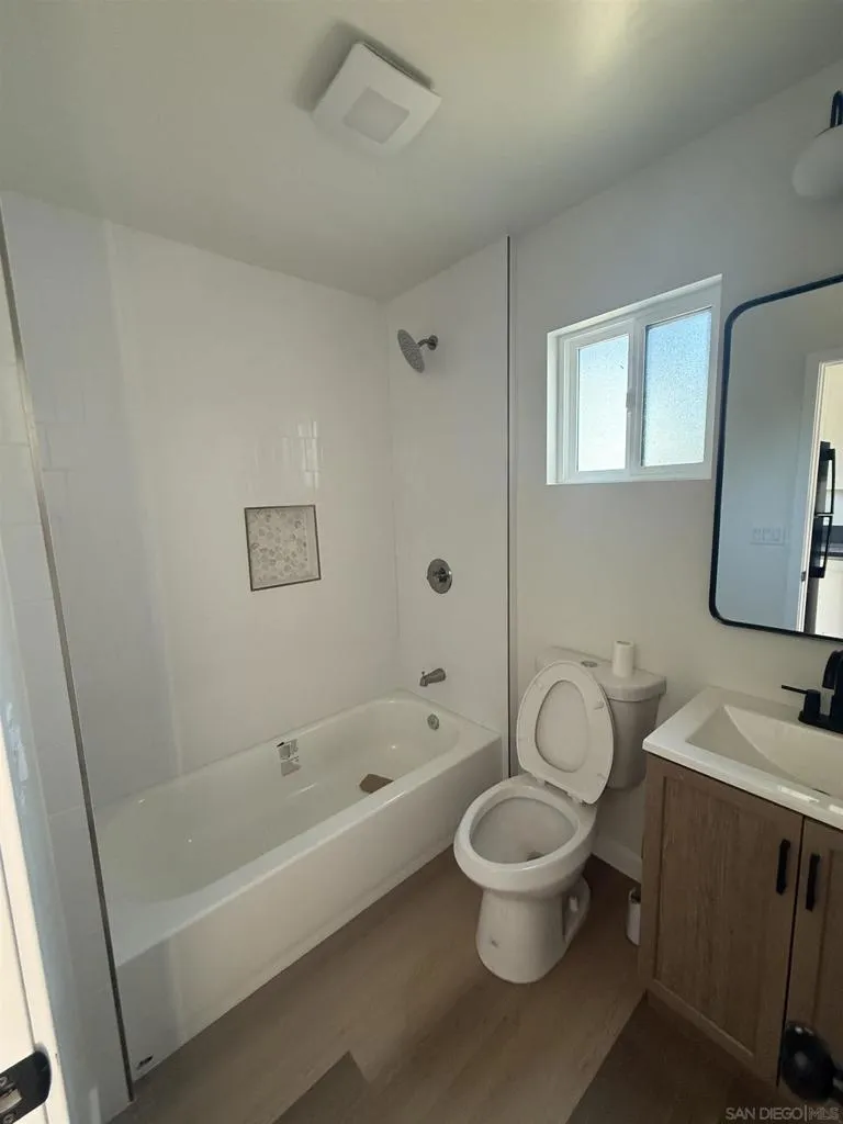 4911 Glen #1/2 La Mesa, CA 91941