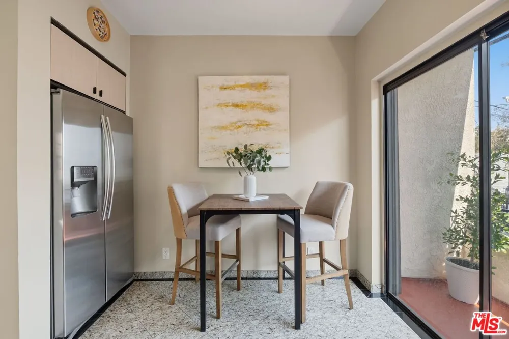 4338 Gentry Avenue Studio City, CA 91604