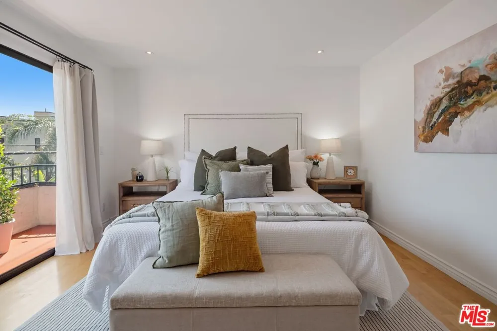 4338 Gentry Avenue Studio City, CA 91604