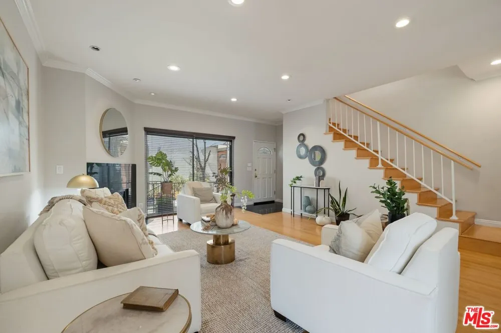 4338 Gentry Avenue Studio City, CA 91604