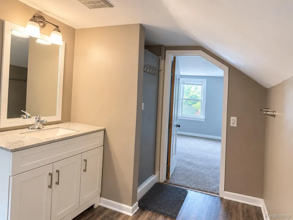 1522 S Campbell Road Royal Oak City, MI 48067
