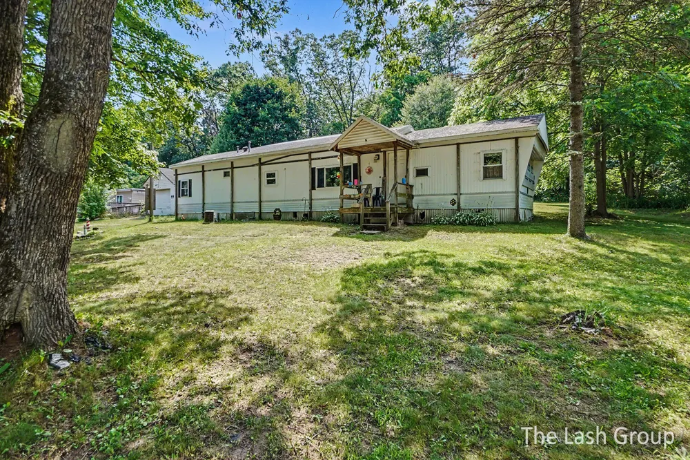 1665 S Forest Hills Drive Big Prairie Township, MI 49349
