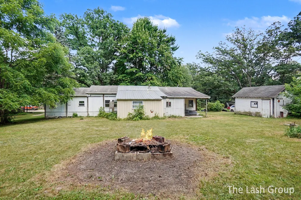 1665 S Forest Hills Drive Big Prairie Township, MI 49349