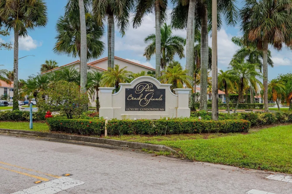1524 Lake Crystal Drive #E Royal Palm Beach, FL 33411