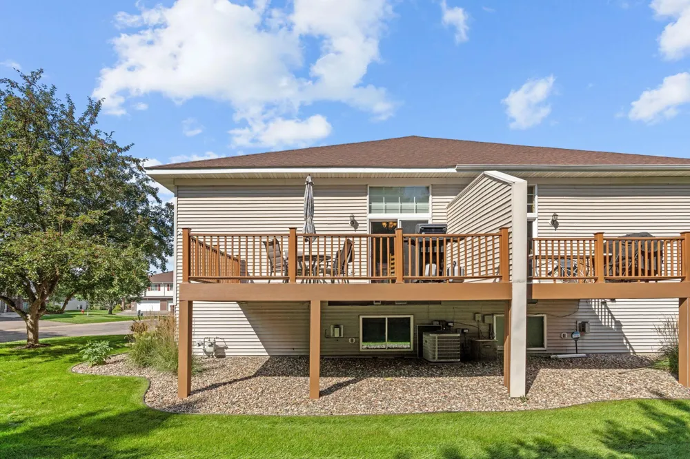 15642 Chasewood Court Rosemount, MN 55068