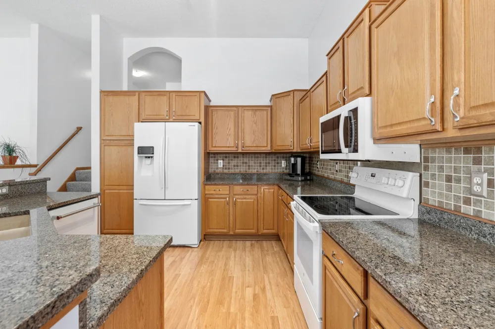 15642 Chasewood Court Rosemount, MN 55068