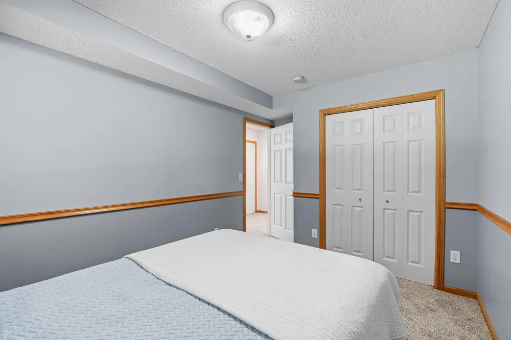 15642 Chasewood Court Rosemount, MN 55068