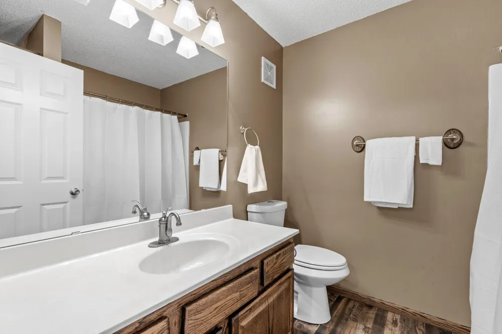 15642 Chasewood Court Rosemount, MN 55068