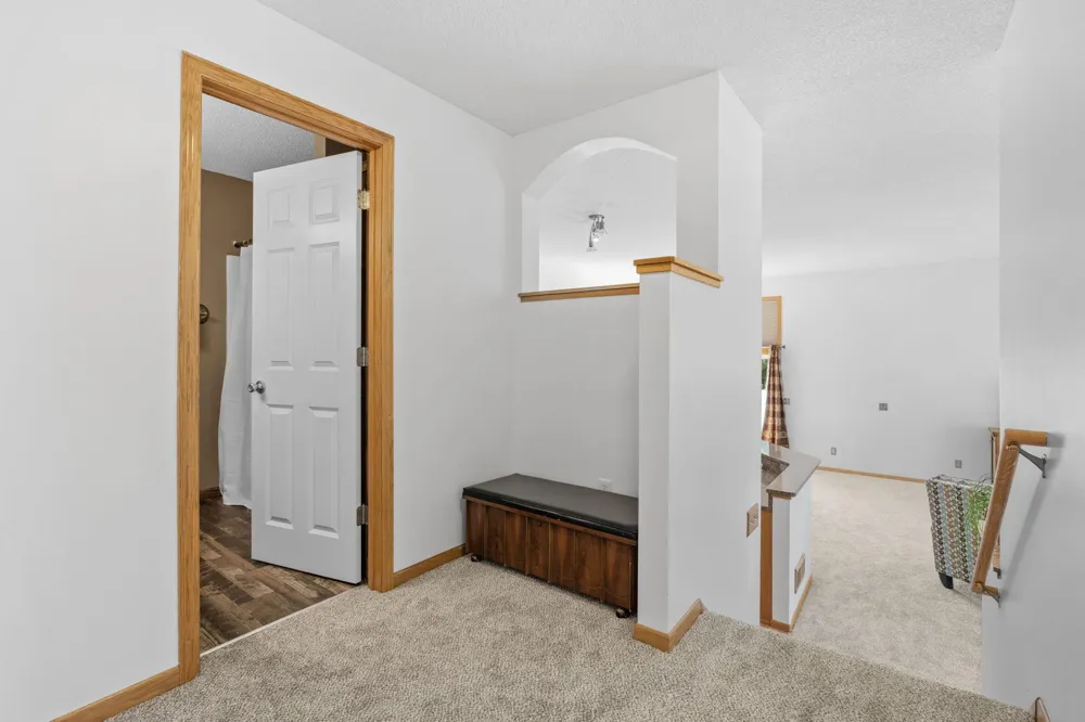 15642 Chasewood Court Rosemount, MN 55068