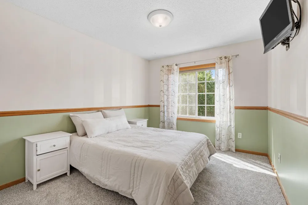 15642 Chasewood Court Rosemount, MN 55068