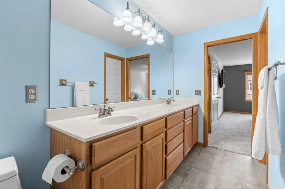 15642 Chasewood Court Rosemount, MN 55068