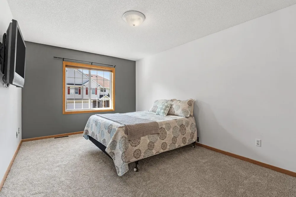 15642 Chasewood Court Rosemount, MN 55068