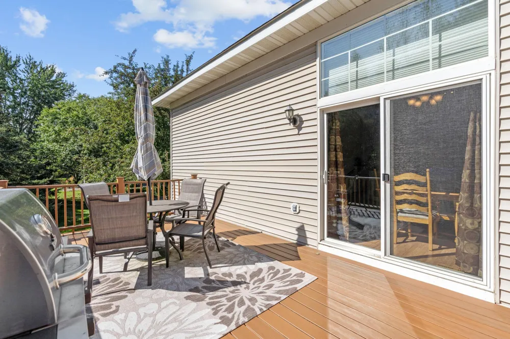 15642 Chasewood Court Rosemount, MN 55068