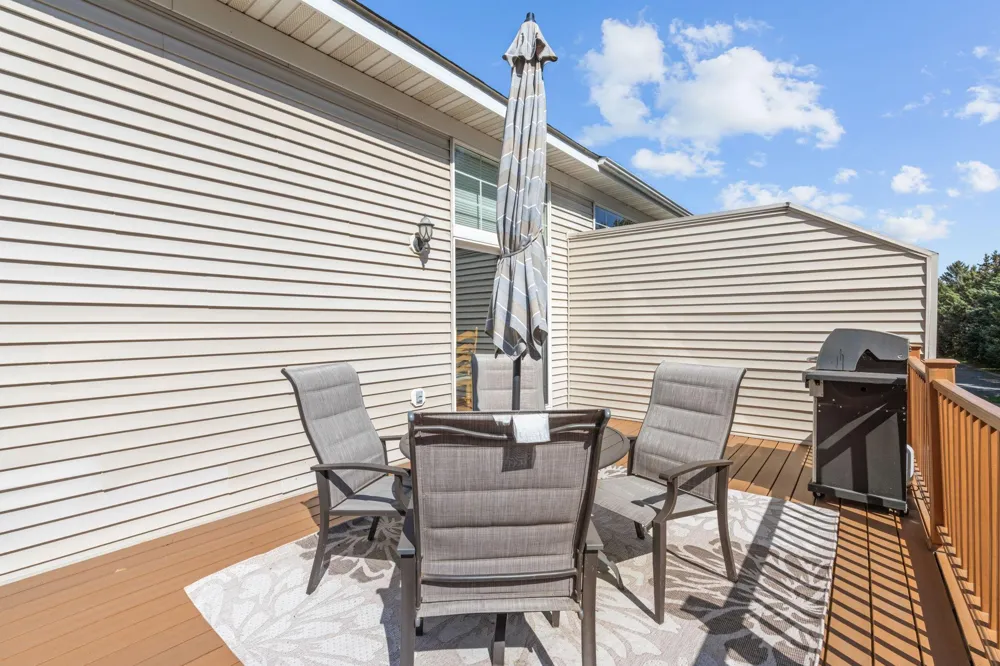 15642 Chasewood Court Rosemount, MN 55068