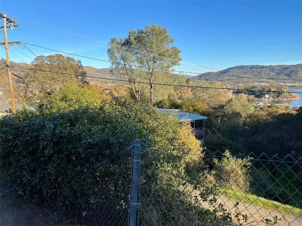 12332 Lakeview Drive Clearlake Oaks, CA 95423