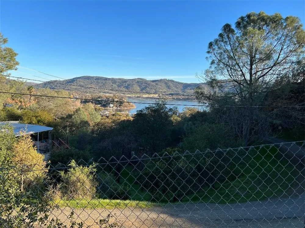 12332 Lakeview Drive Clearlake Oaks, CA 95423