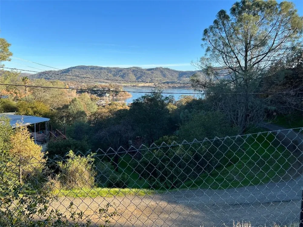 12332 Lakeview Drive Clearlake Oaks, CA 95423