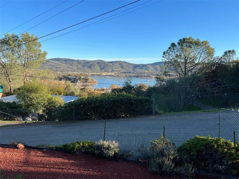 12332 Lakeview Drive Clearlake Oaks, CA 95423