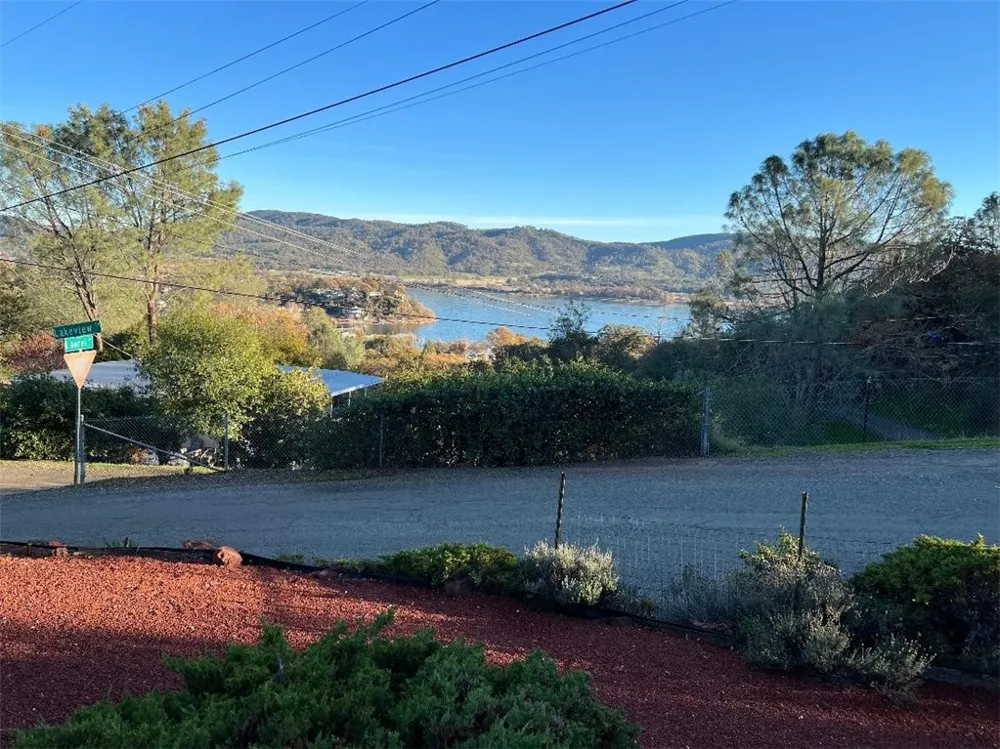 12332 Lakeview Drive Clearlake Oaks, CA 95423