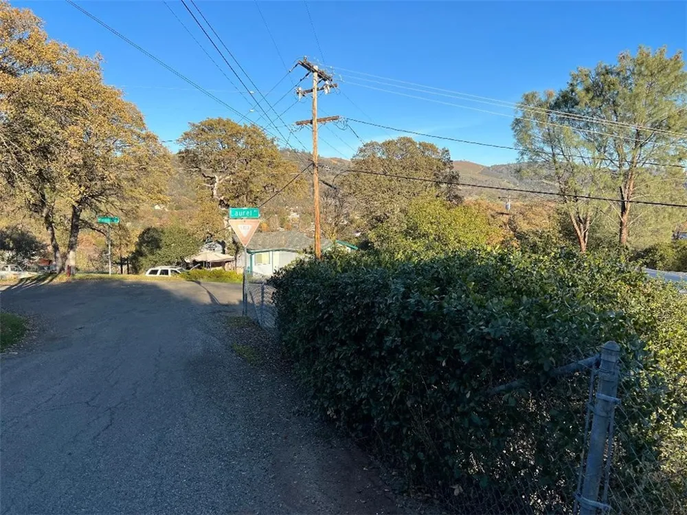 12332 Lakeview Drive Clearlake Oaks, CA 95423