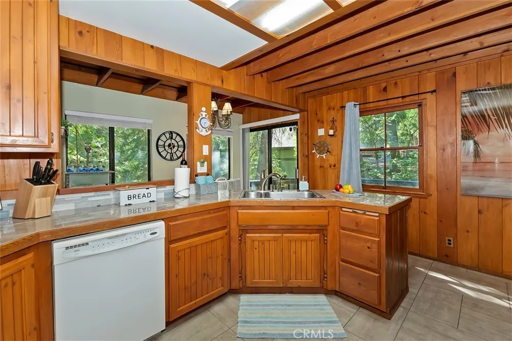 1069 Nesthorn Drive Crestline, CA 92325
