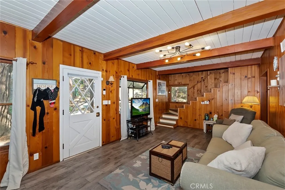 1069 Nesthorn Drive Crestline, CA 92325