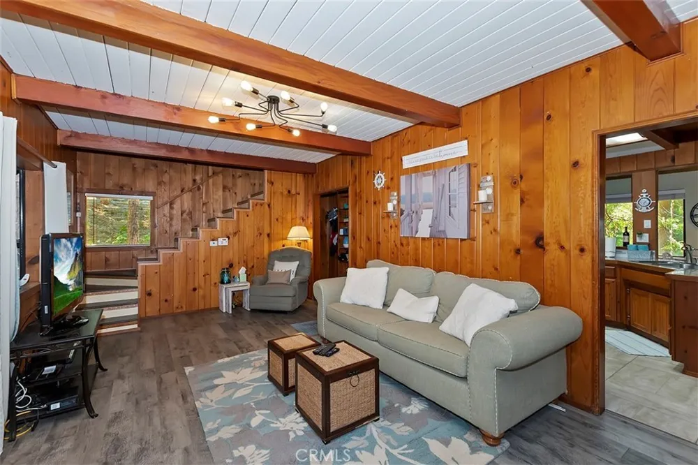 1069 Nesthorn Drive Crestline, CA 92325