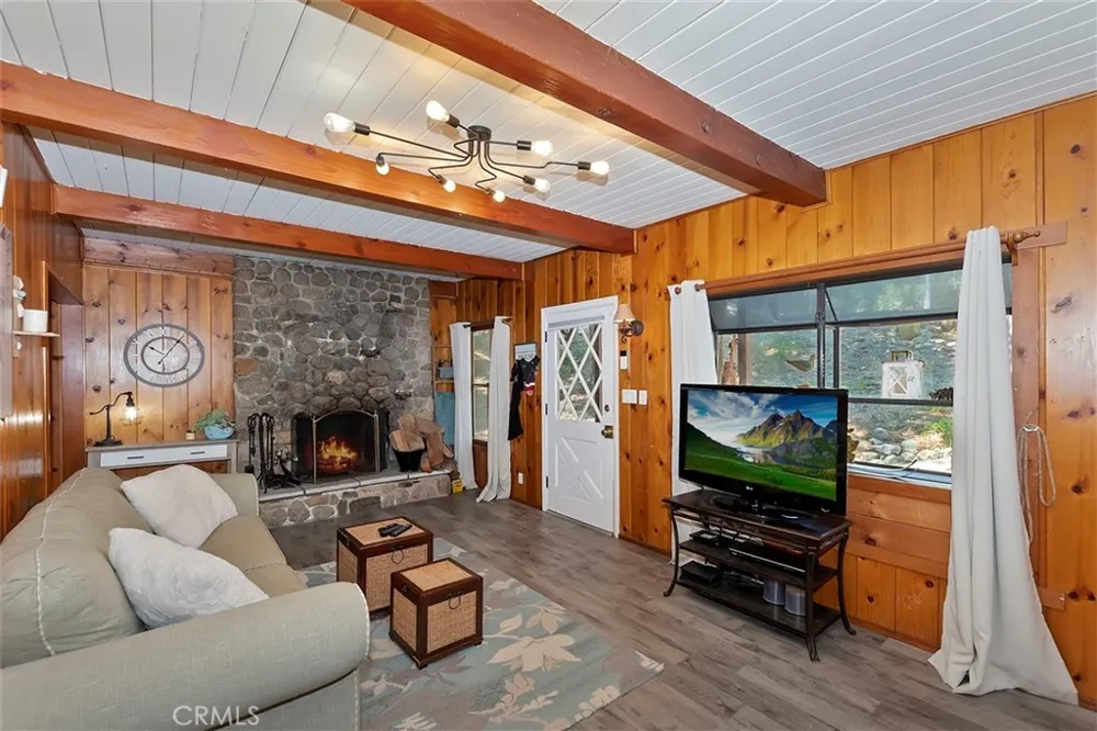 1069 Nesthorn Drive Crestline, CA 92325
