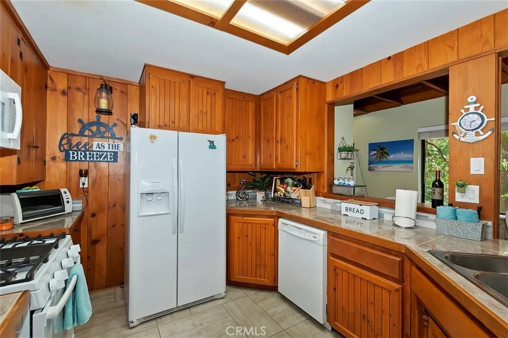 1069 Nesthorn Drive Crestline, CA 92325